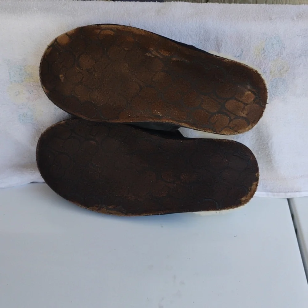 UGG SLIPPER Size 9 Men - Picture 5 of 6